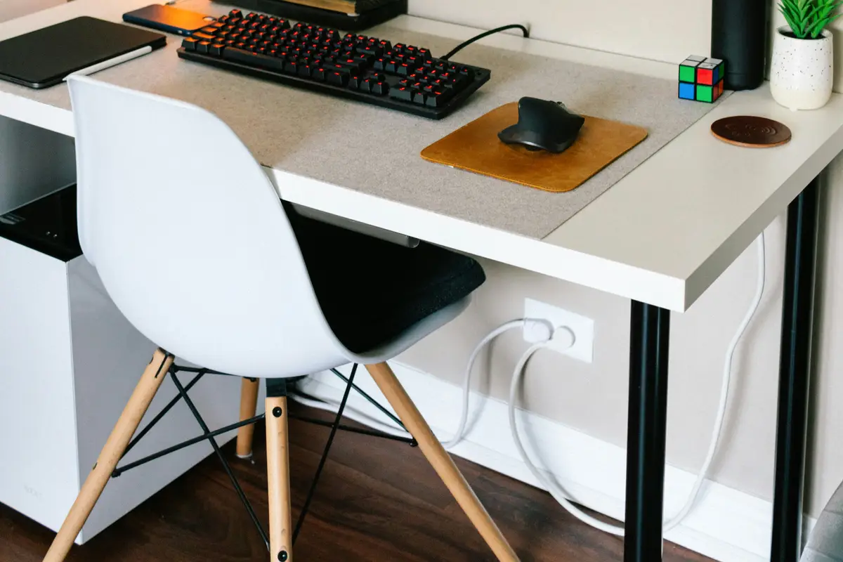 Widok na biuro w kamienicy przy ulicy Kanoniczej